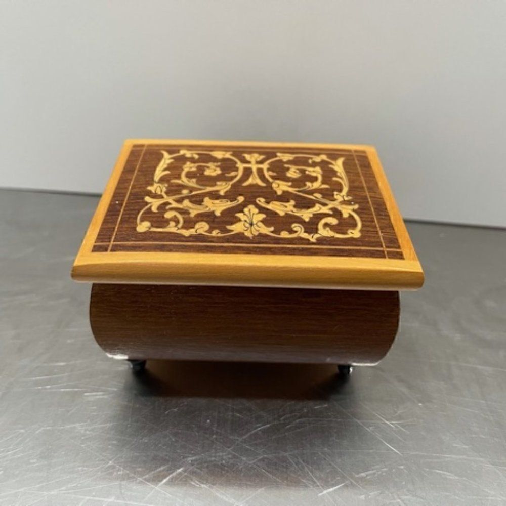 Wooden lacquered Trinket Jewelry Box Footed 4" x 3